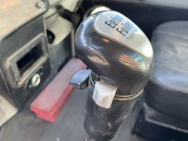 1998-peterbilt-379-image-43