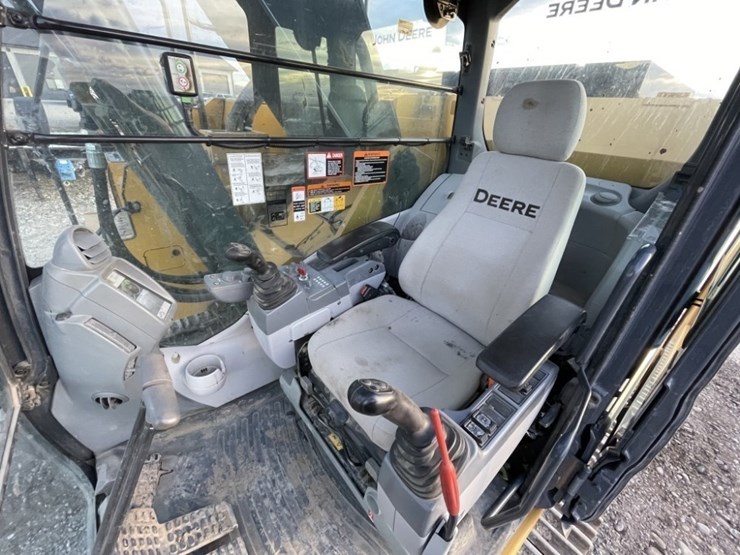 deere-345g-lc-image-39