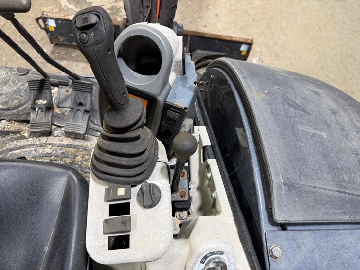 hitachi-zx35u-image-26