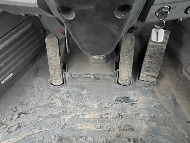 komatsu-wa320-8-image-32