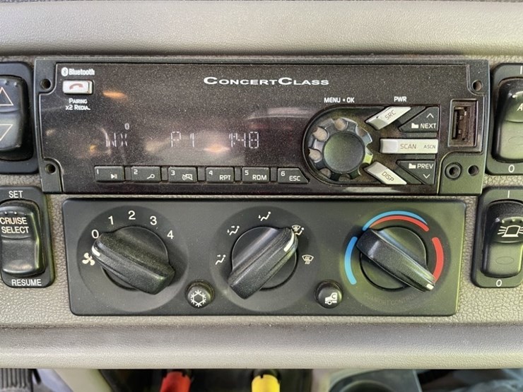 2020-peterbilt-389-image-47