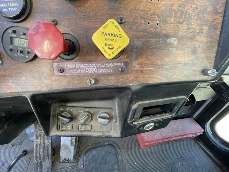 1998-peterbilt-379-image-34