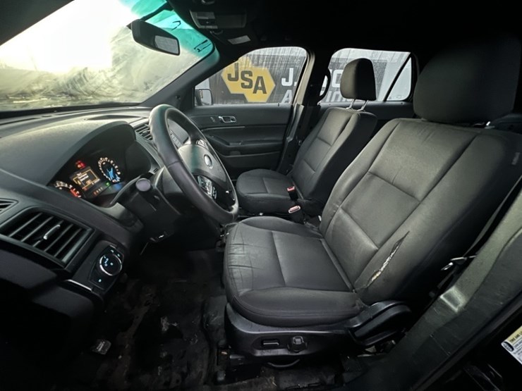 2017-ford-explorer-image-23