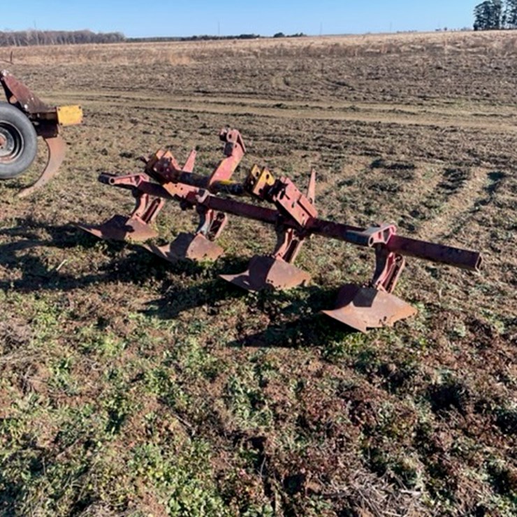 #35358 • 11" 4-Bottom Middle Buster