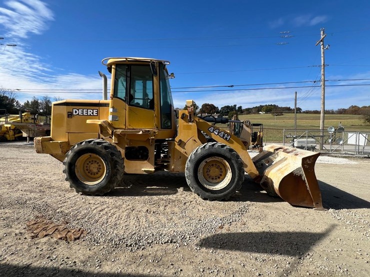 john-deere-444h-image-6