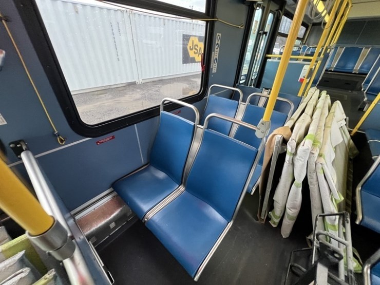 2009-new-flyer-40'-transit-bus-image-22