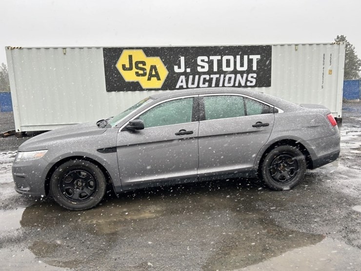 2014-ford-taurus-sedan-image-2