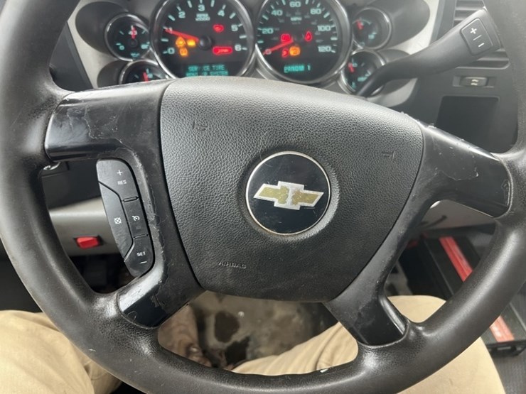 2011-chevrolet-silverado-2500-image-30