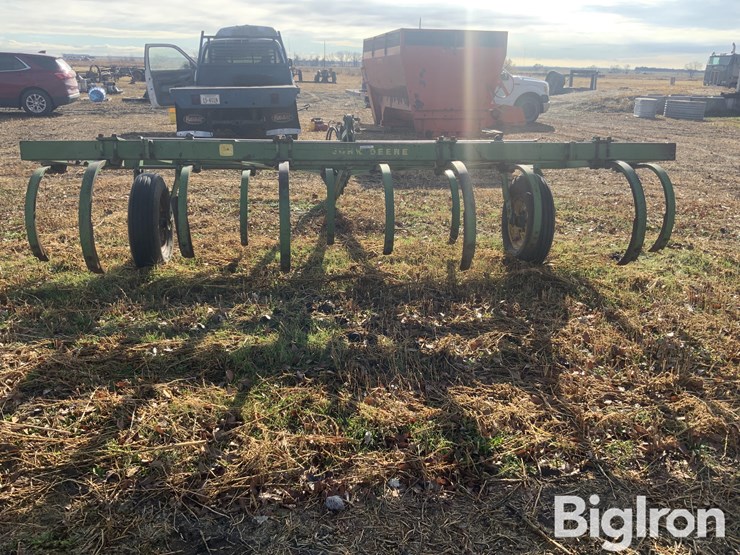 john-deere-100-image-6