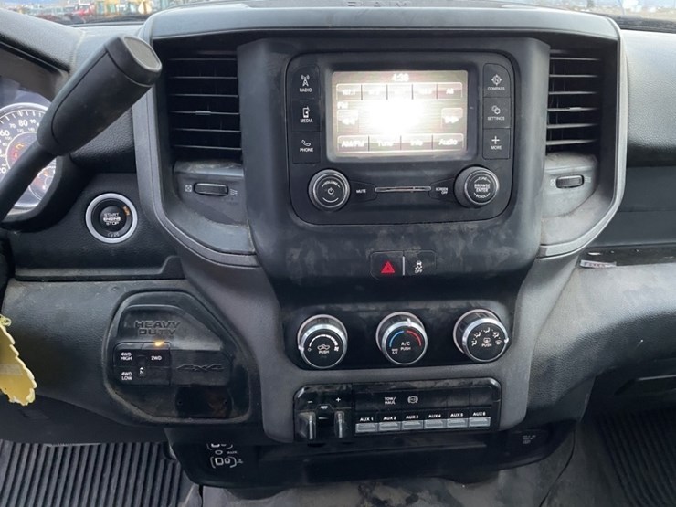 2022-dodge-3500-image-18