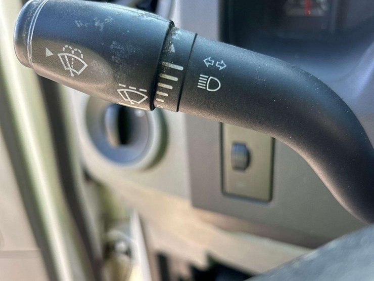 2012-ford-cargo-image-14