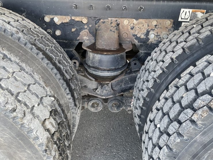 2020-peterbilt-389-image-16