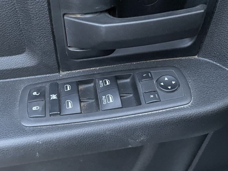 2022-dodge-3500-image-28