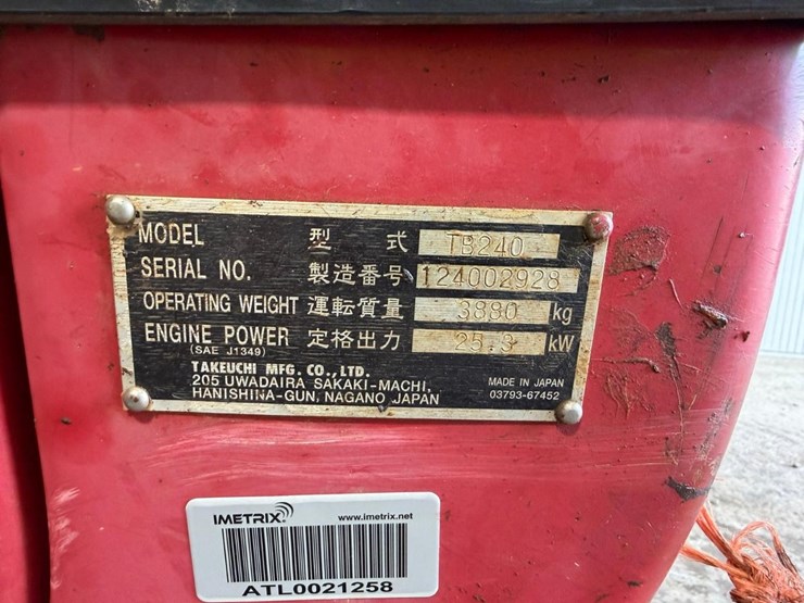 2017-takeuchi-tb240-image-30