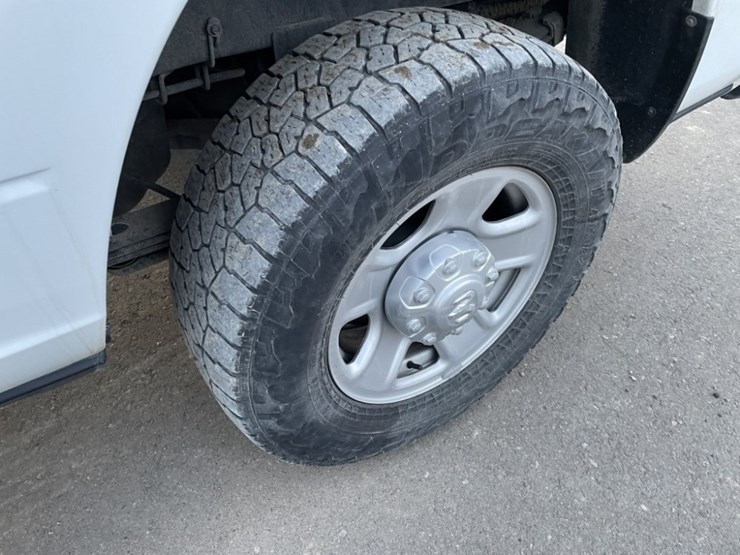 2022-dodge-3500-image-10