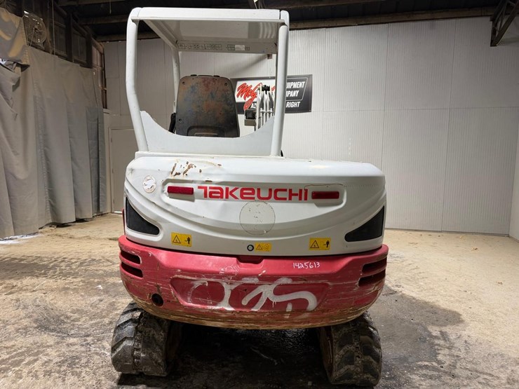 2017-takeuchi-tb240-image-4