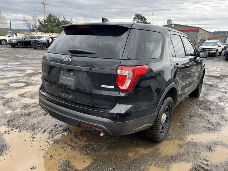 2017-ford-explorer-image-4