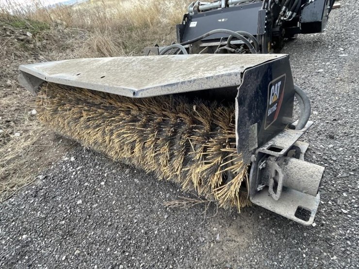 caterpillar-ba118c-angle-broom-image-2