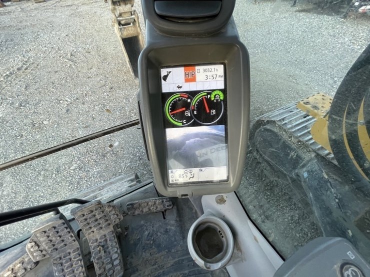 deere-345g-lc-image-44