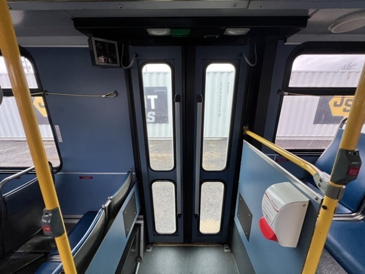 2008-new-flyer-40'-transit-bus-image-25