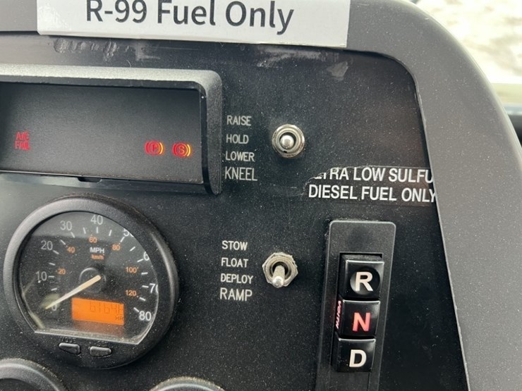 2008-new-flyer-40'-transit-bus-image-36