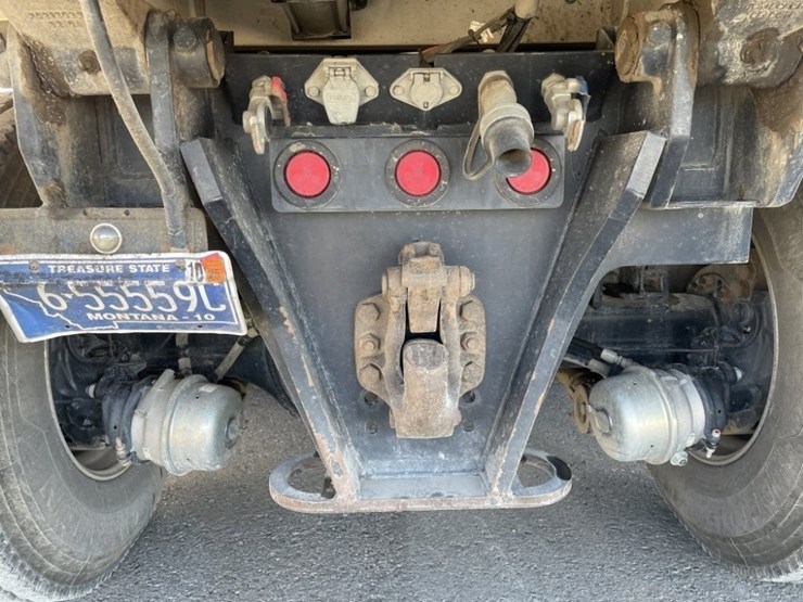 2020-peterbilt-389-image-5