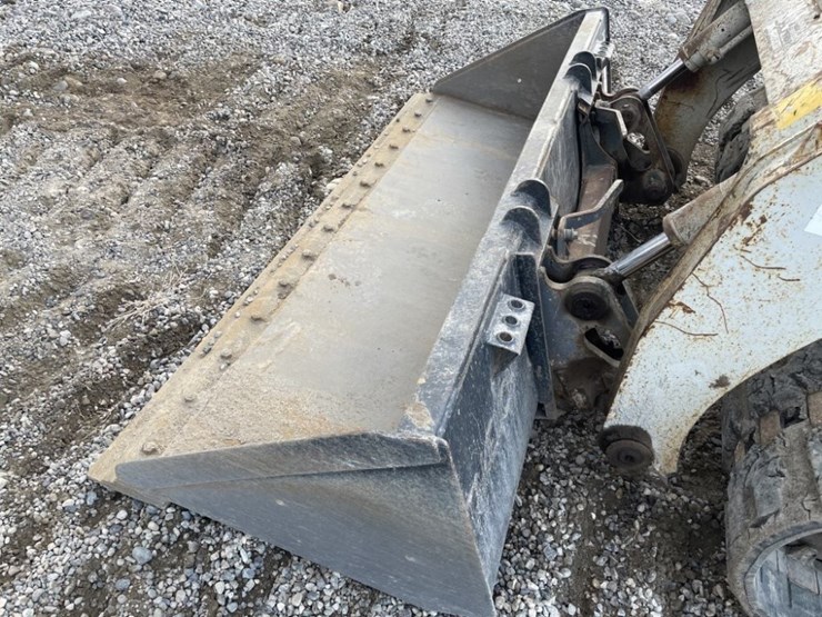 takeuchi-tl240-image-12