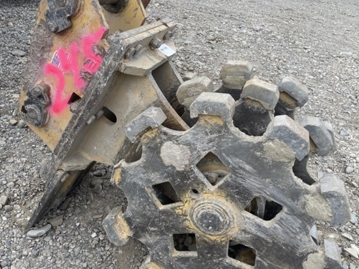 john-deere-245-image-2