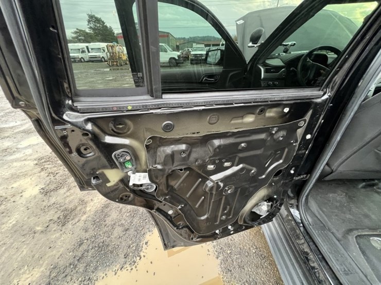 2020-chevrolet-tahoe-image-23