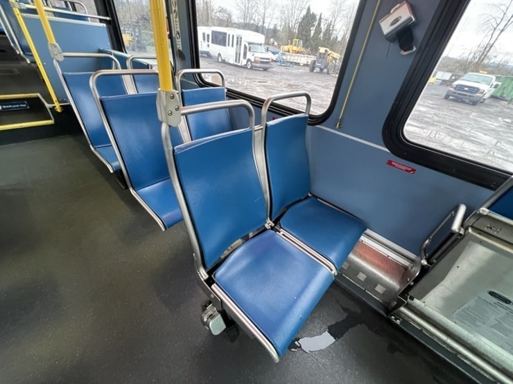 2008-new-flyer-40'-transit-bus-image-23