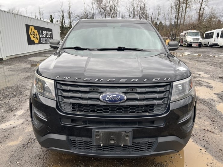 2017-ford-explorer-image-8