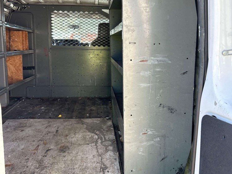 2012-ford-cargo-image-25