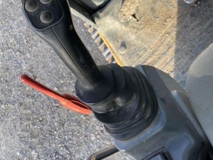 deere-245g-lc-image-41