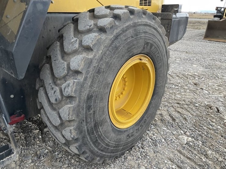 komatsu-wa320-8-image-19