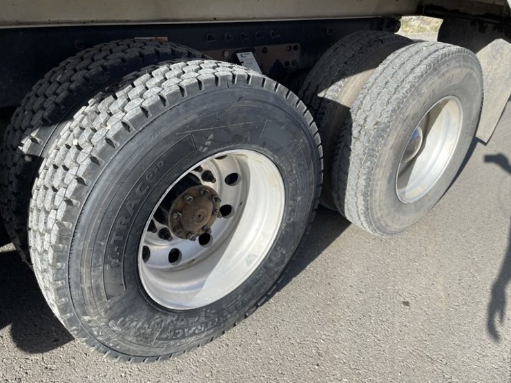 2020-peterbilt-389-image-11