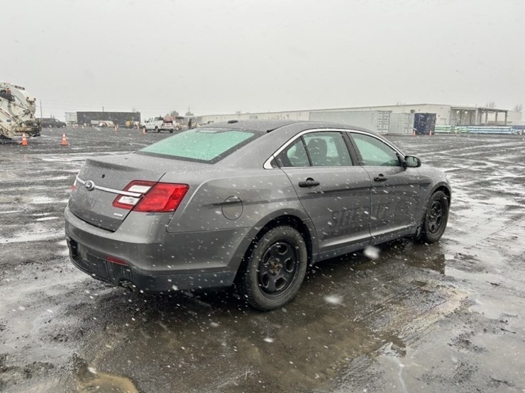 2014-ford-taurus-sedan-image-5