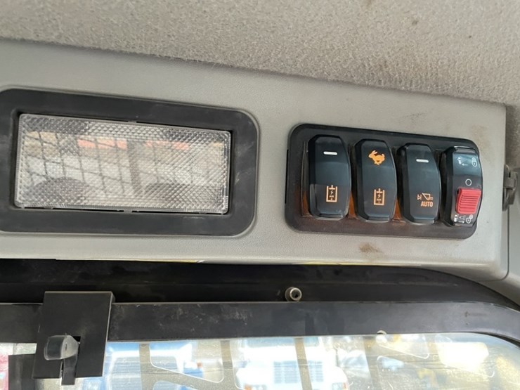 caterpillar-299d3-image-31