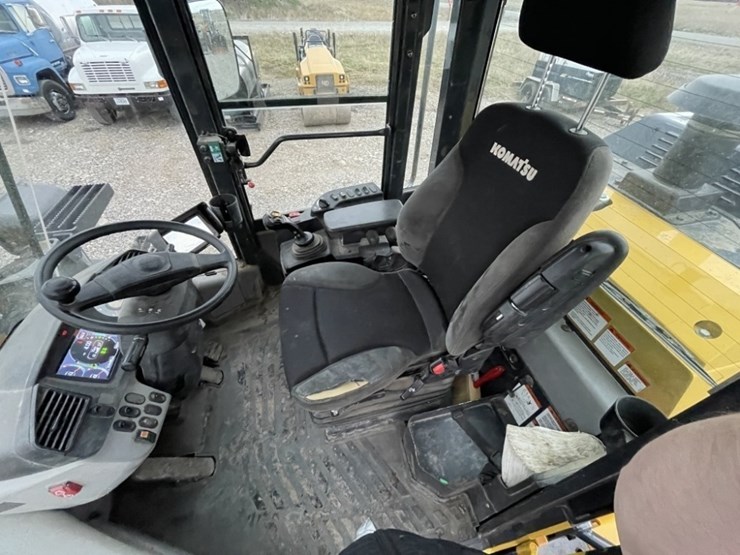 komatsu-wa320-8-image-28