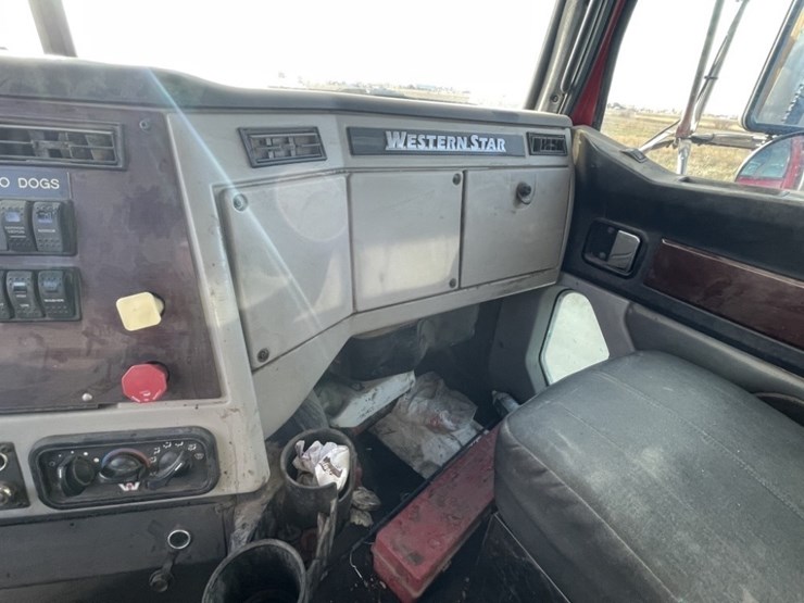 2014-western-star-4700sb-image-48