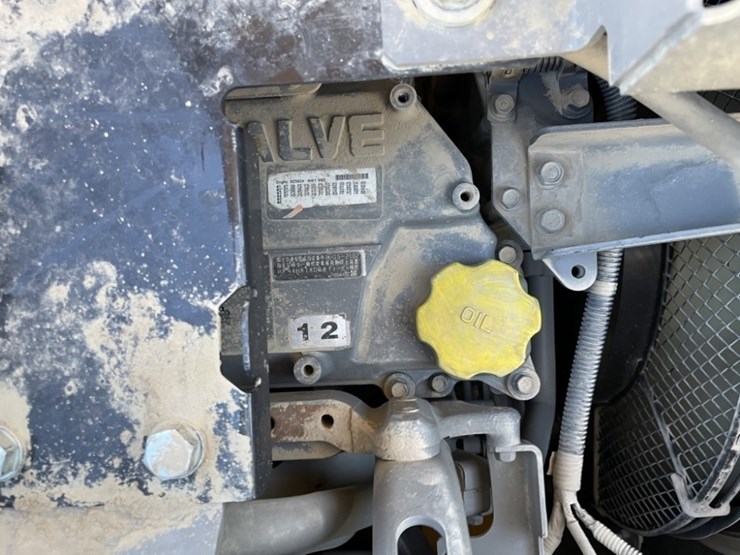 deere-245g-lc-image-36