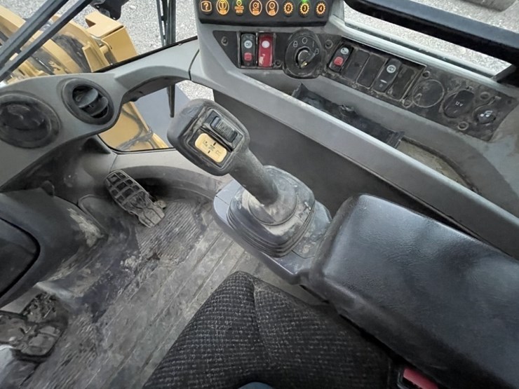 2014-caterpillar-930k-image-29