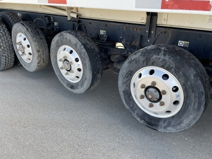 2020-peterbilt-389-image-14