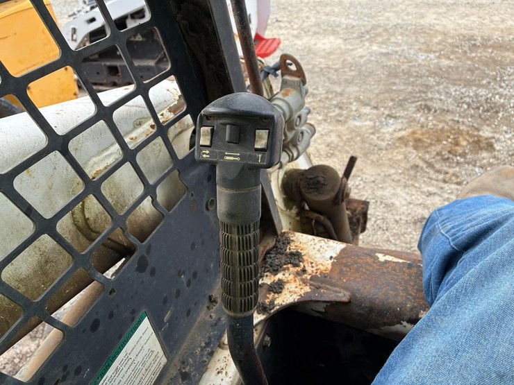 bobcat-s220-image-17