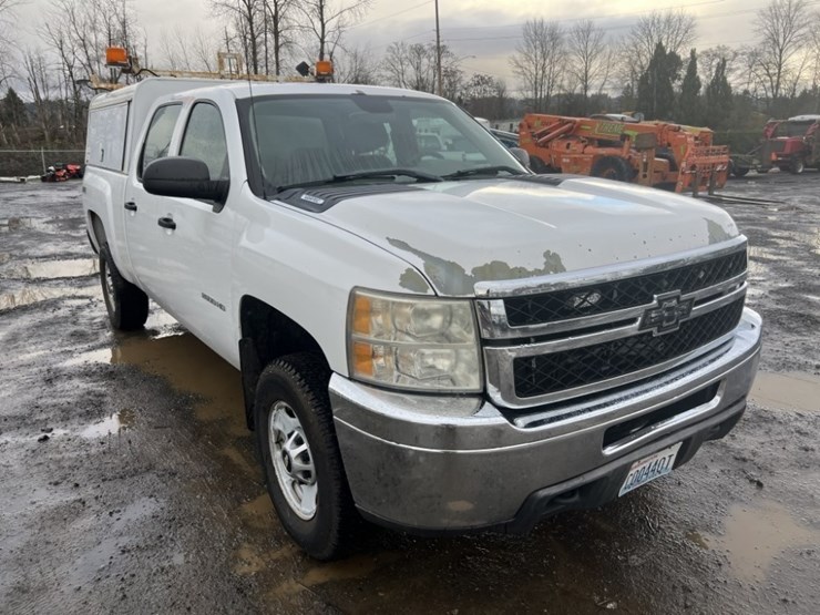 2011-chevrolet-silverado-2500-image-2