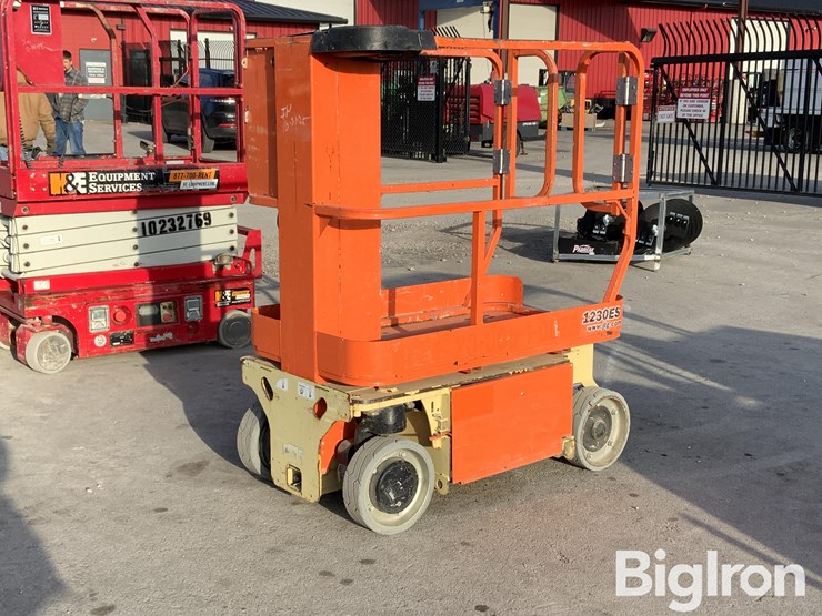 jlg-1230es-image-1