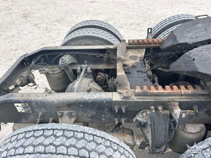 2015-peterbilt-579-image-21