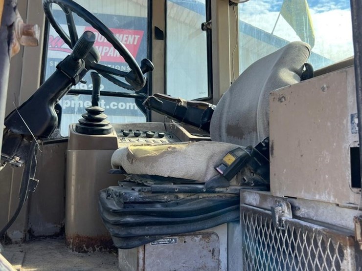 john-deere-444h-image-19