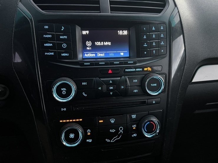 2017-ford-explorer-image-28