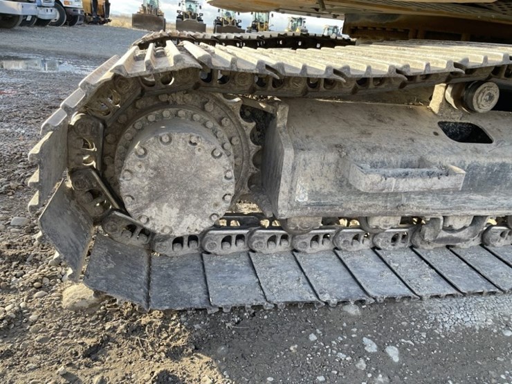 deere-245g-lc-image-22