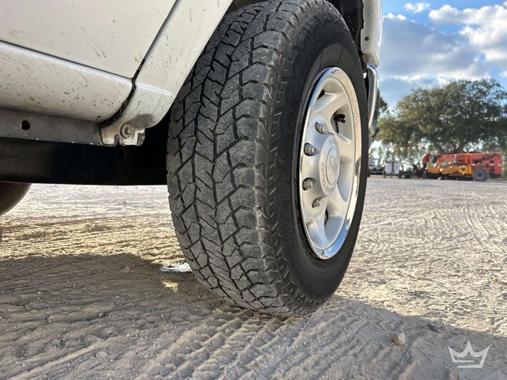 2012-ford-cargo-image-30